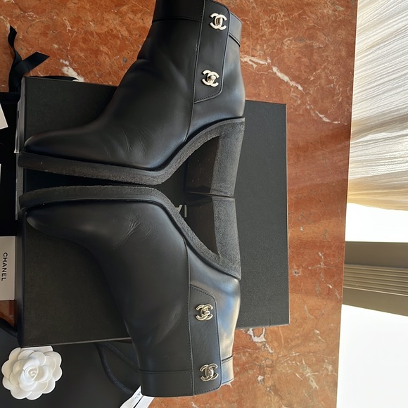 Authentic Chanel almost new booties jell 4” heels & soul thats super comfortable - Picture 4 of 9